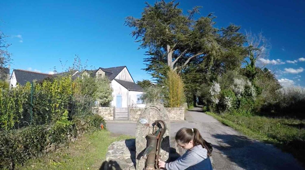 Fontaine proche de la Cale de Pen Raz sur l'île d'Arz